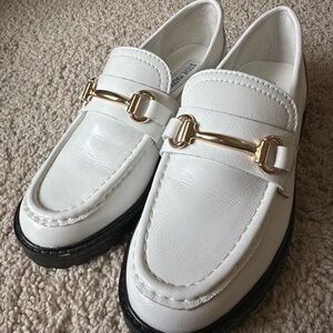 Steve Madden White Leather Mistor Loafers with Gold Hardware